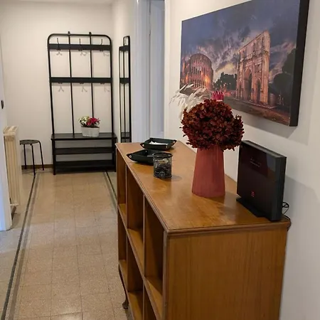 Eleganza E Stile Capitolino * ローマ